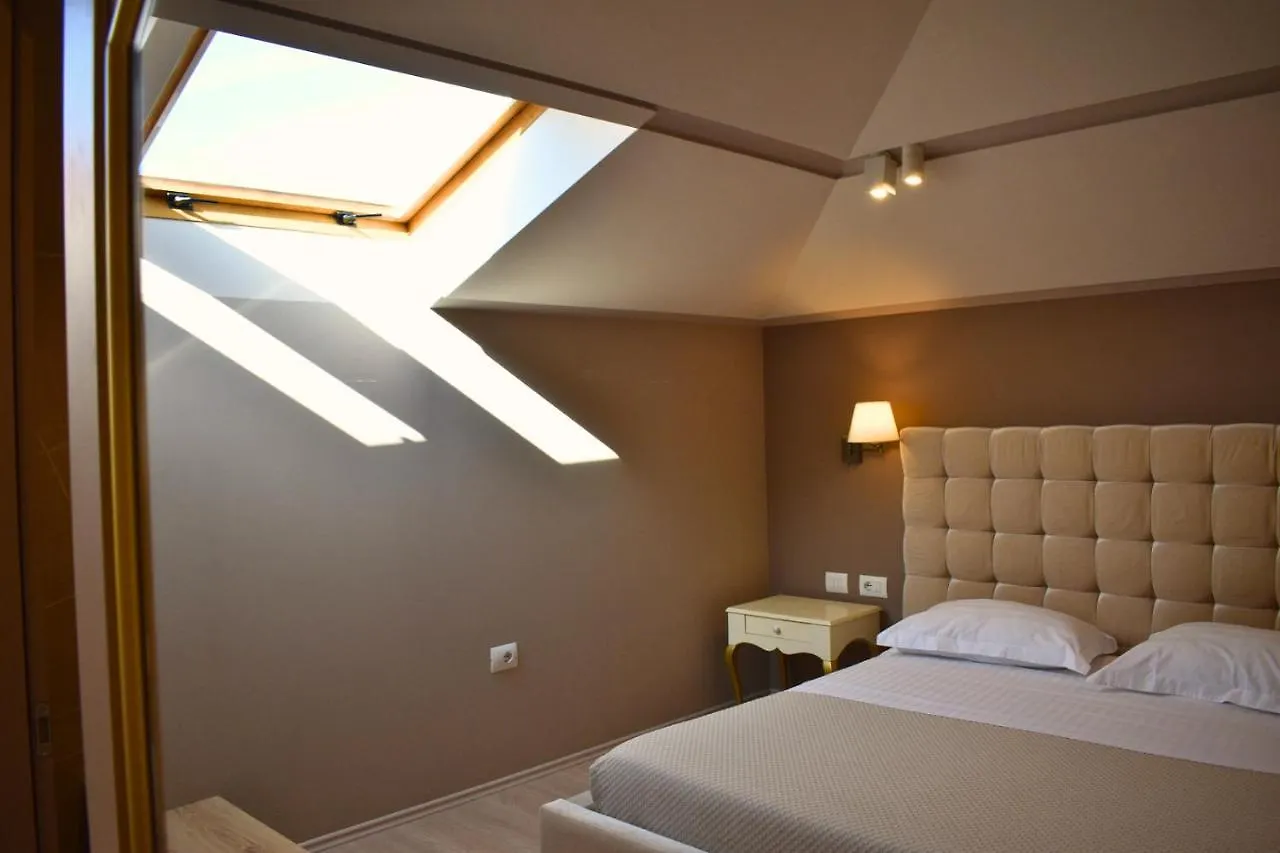 Hotel Rezidenca Desaret Berat 4*,